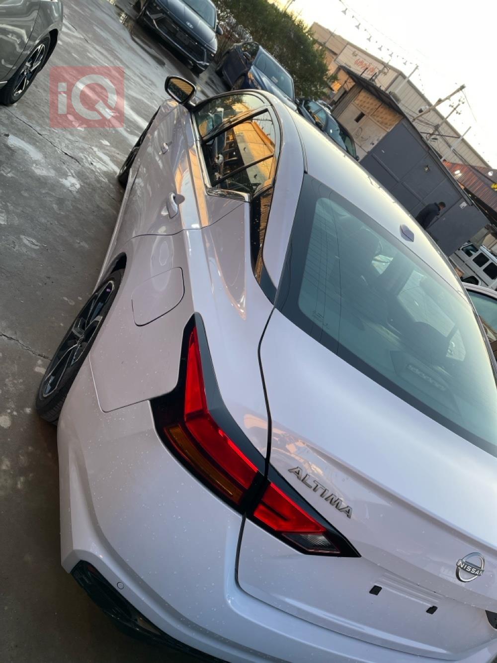 نيسان ألتيما